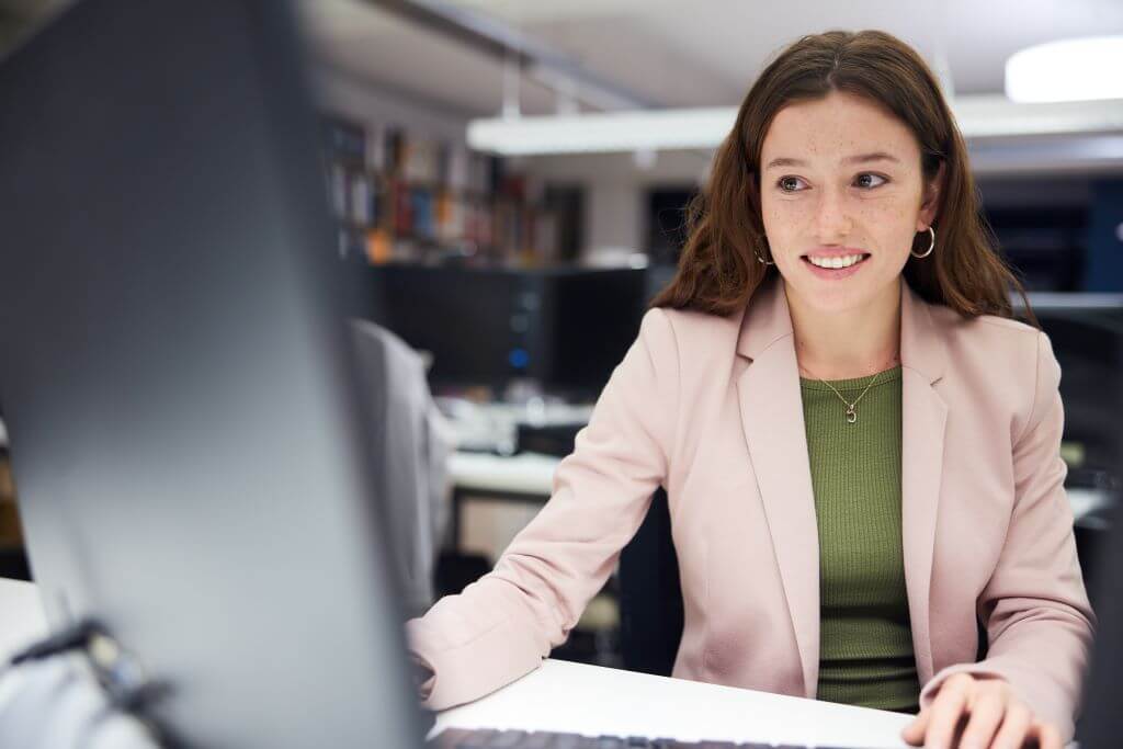 Mobile receiving a calendar invitation